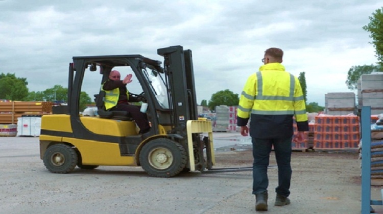 How to Avoid Forklift Risks While Maintaining Driver Safety