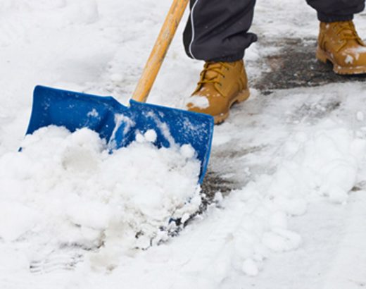 3 Benefits of Hiring Snow Removal Services for Your Driveway