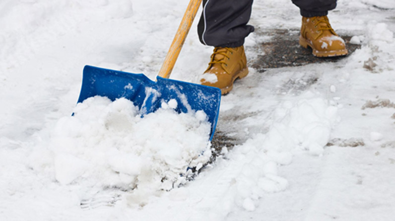 3 Benefits of Hiring Snow Removal Services for Your Driveway