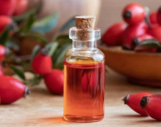 9 Incredible Advantages of Using Rosehip Oil in Your Skin Care Routine
