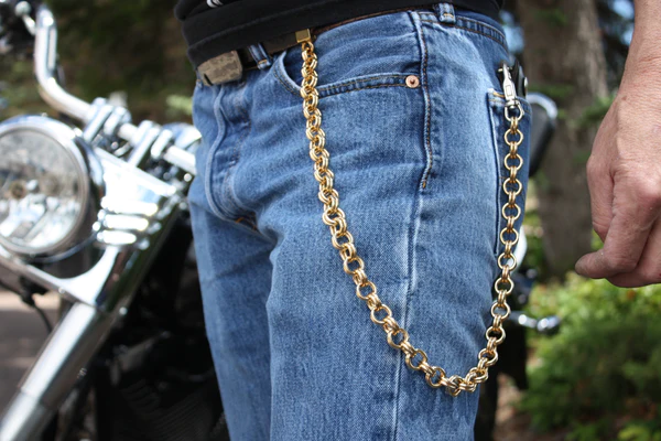 4 Different Ways to Wear Your Chain Wallet