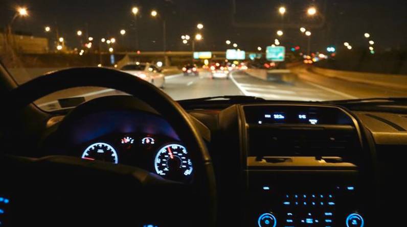 7 WAYS TO PROTECT YOUR EYES WHILE NIGHT-DRIVING
