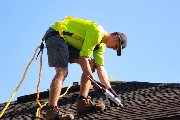 Roofing Contractors vs Handymen