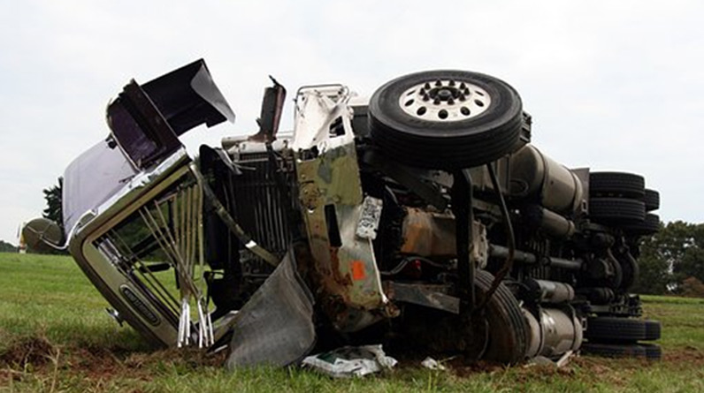 semi accident crash truck