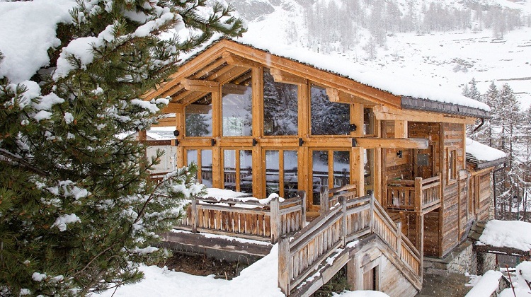 Experience the Ski Vibe at a Val d’isere Chalet